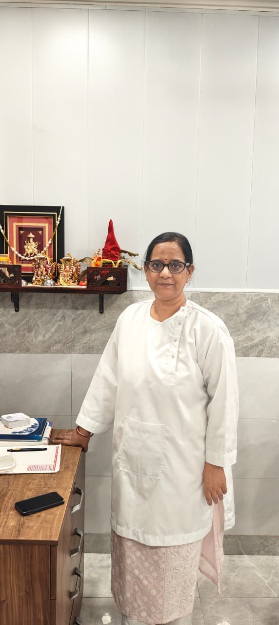 Dr. Mamta Agarwal, MDS in Clinic Treatment Operatory
